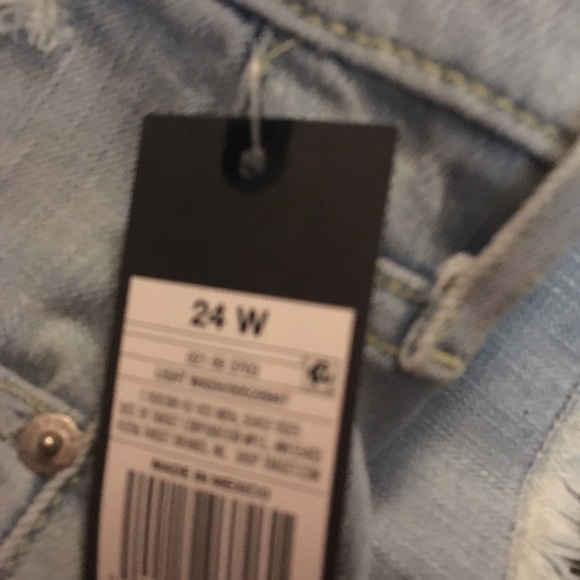 mossimo boyfriend distressed shorts 24w New - Picture 5 of 5